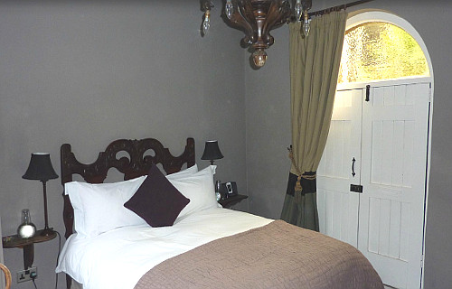 Swan House Bed and Breakfast accommodation